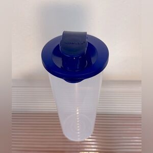 NEW Tupperware 16 Ounce Clear Tumbler Dark Blue Flip Top Seal Travel Cup Sippy
